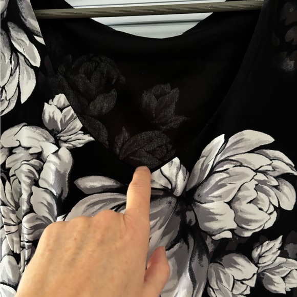 EUC Ladies floral 3/4 sleeve dress - Picture 3 of 4